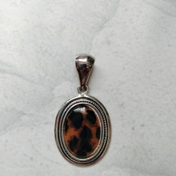 Silver Tone Oval Silver and Brown Leopard Pendant - Picture 3 of 10